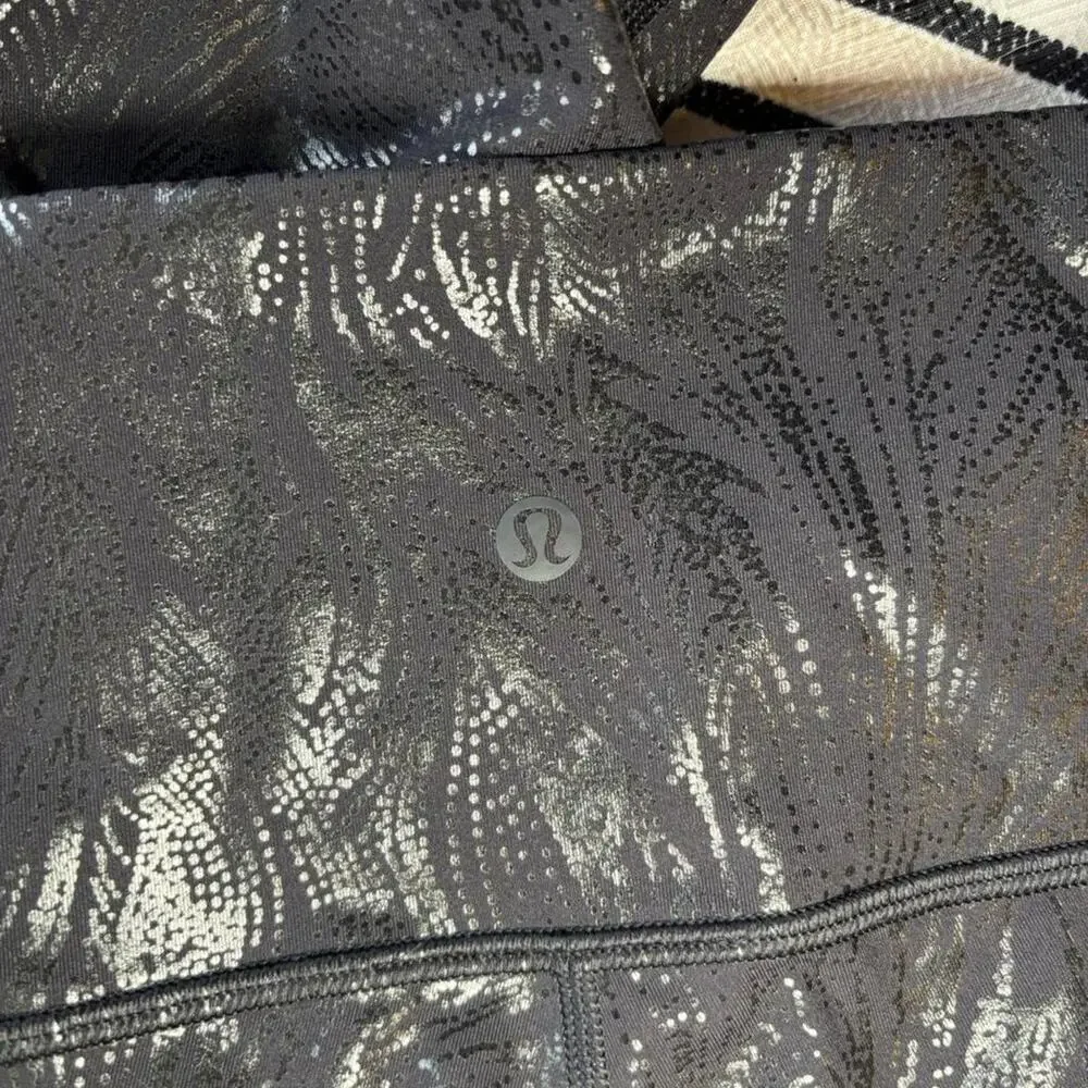 Lululemon Women Size 6 Activewear Leggings Textured Black Silver